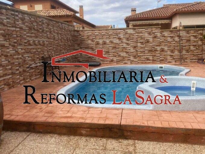 Chalet en venta en Carranque.