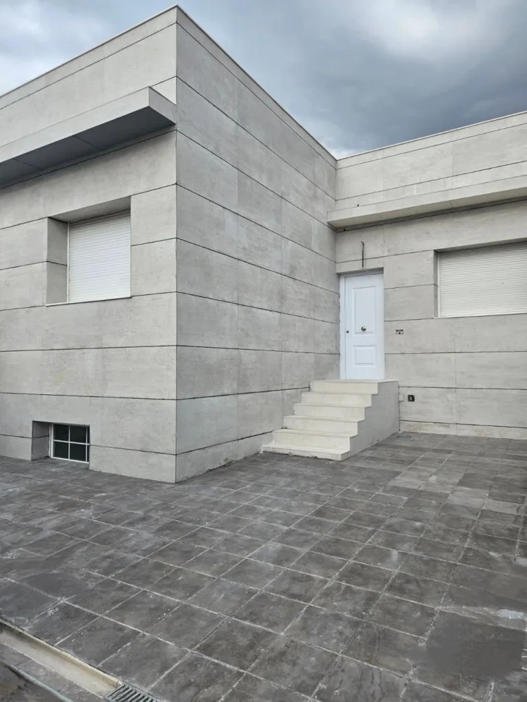 Casa adosada de obra nueva en venta en Esquivias, Toledo