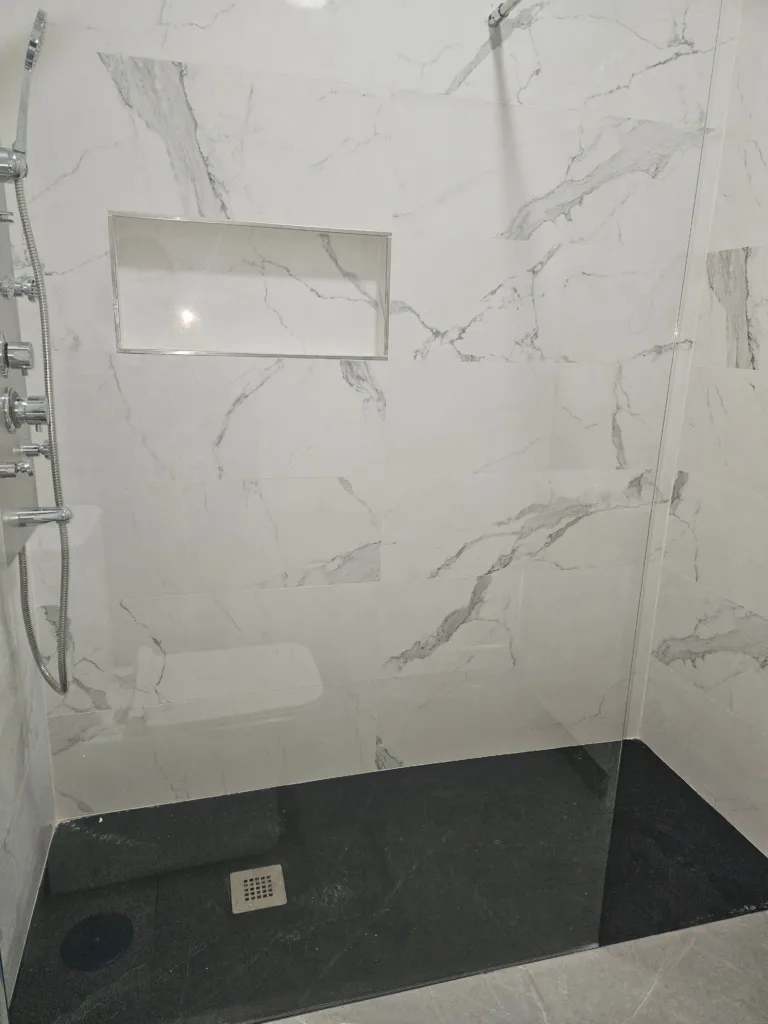 Baño de obra nueva de casa adosada 